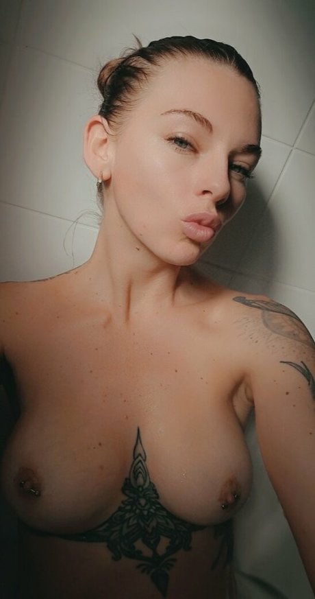 Cecethicc hot actress img