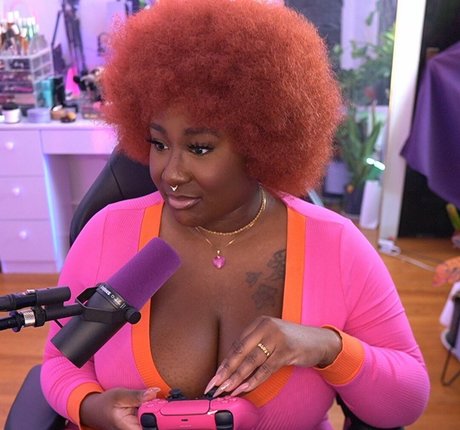 Xmiramira model free photos