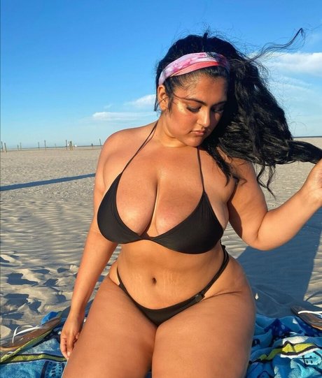 Prettydesibabixo nice pornstar pic