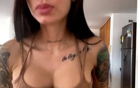 Lara Henao porn model archive