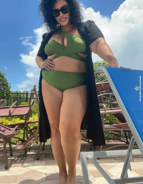 Nia Jax Lina Fanene pornstar hot images