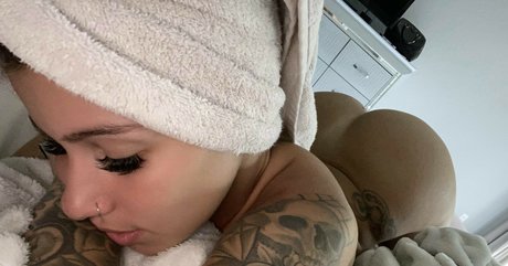 Daniela Andrea beautiful model img