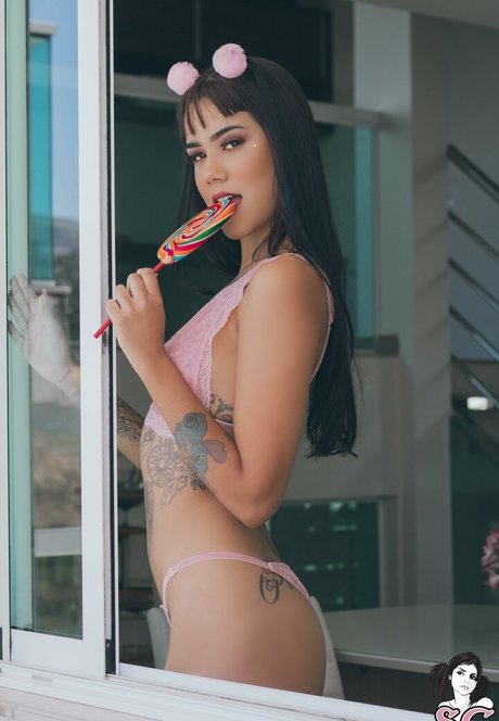 Lolla SG porn actress pic