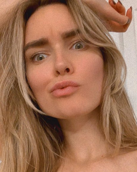 Elena Berri star art pics