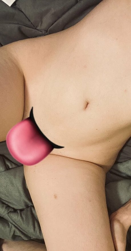 KylieeOW pornographic star image