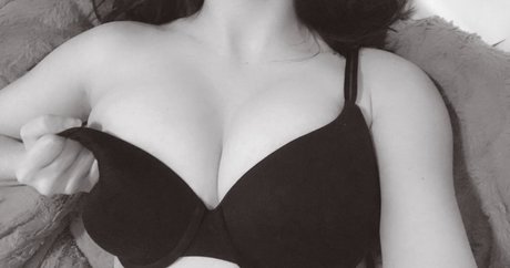 KylieeOW xxx actress pic