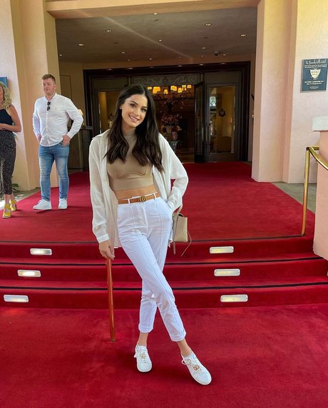 hooters onlyfans sexy pic