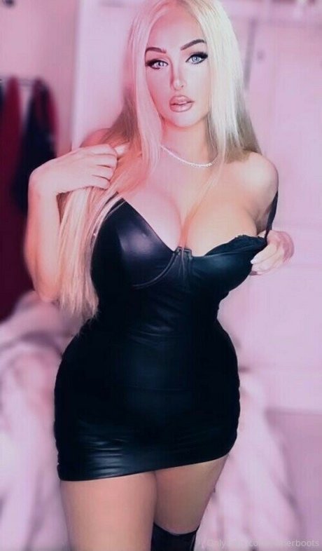 AvyannaLouve pornstar sexy pictures