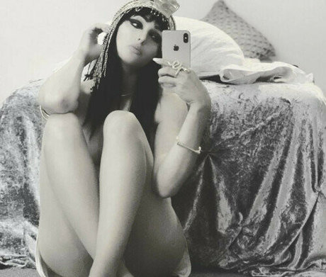 AvyannaLouve model nude pics