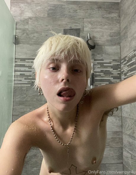 vampyr4u naked model pics