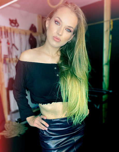 Lady Annabelle naked pornstar archive