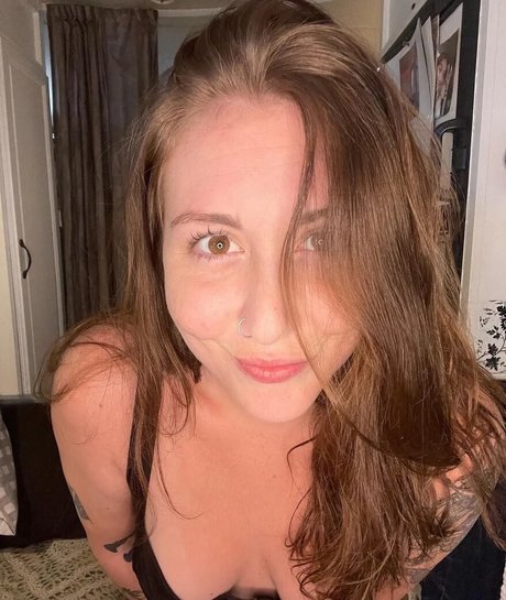 sammythesubmissive adult actress img