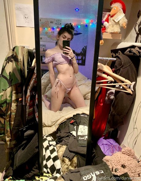 danierruu model adult pic