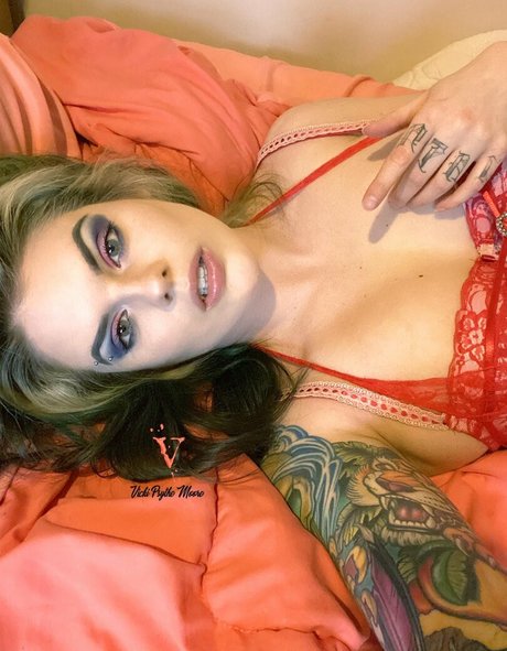 vickipsythemoore sex model photo