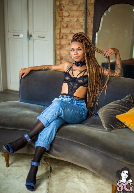 sasaricando nude model pictures