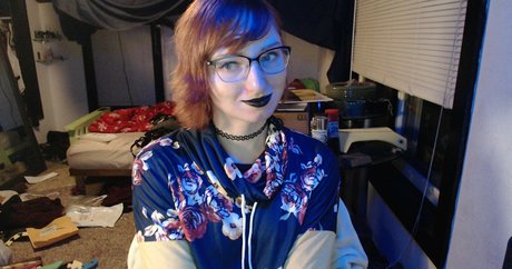 TooMuchTimeMyself xxx model pictures