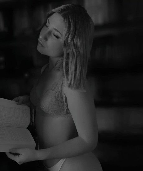 Astrid Guy model pornographic image