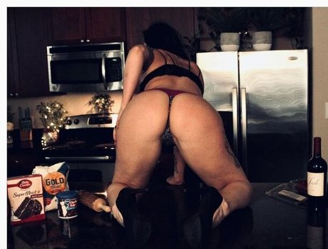 thatsmypeachyass erotic star archive