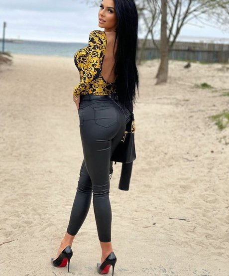 ilailonaa naked actress image