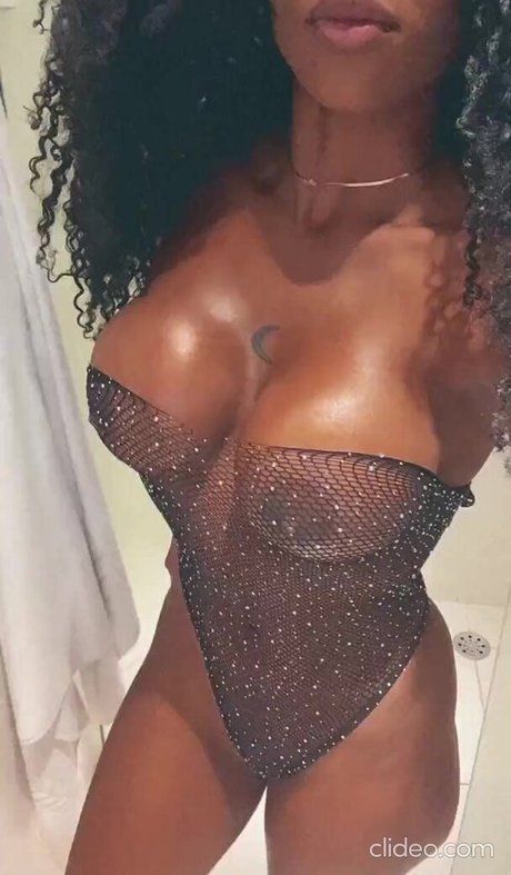 Santana Skyy hot actress pics