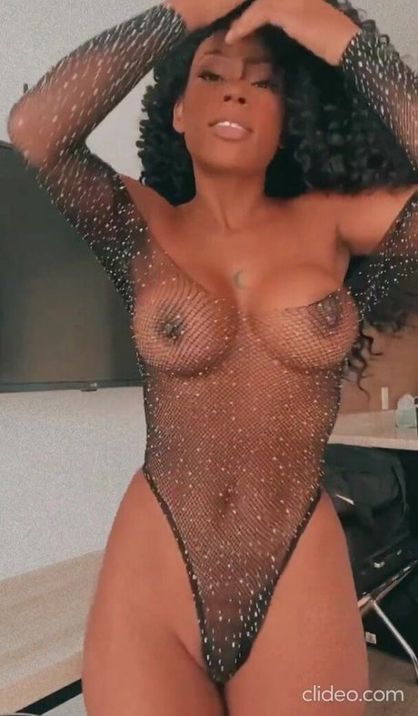 Santana Skyy pornographic model pictures