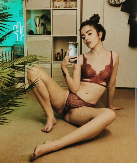 petite slut onlyfans sexy naked images