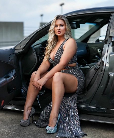 Savanah Mae Thompson hot star img