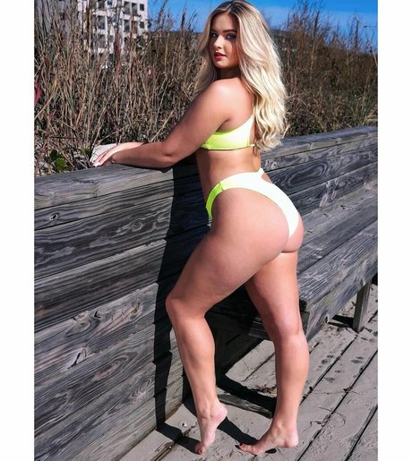 Savanah Mae Thompson star hd images