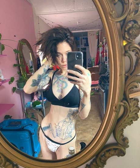 Lucy Everleigh model nudes gallery