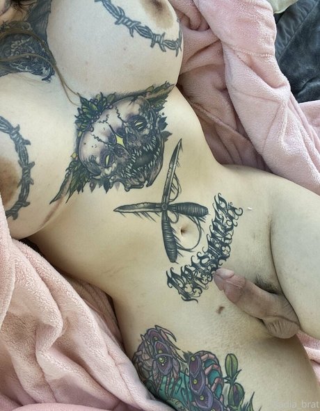 nadiabrat nude model photos