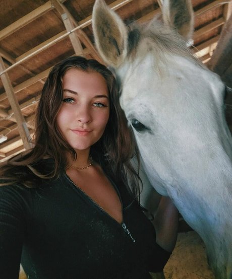 ImSavageDoe adult actress img