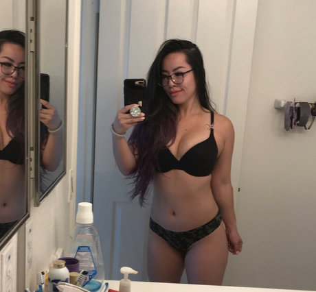 Yipnotiq model beautiful image