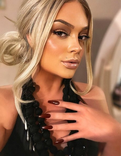 Imogen Loxley naked star image