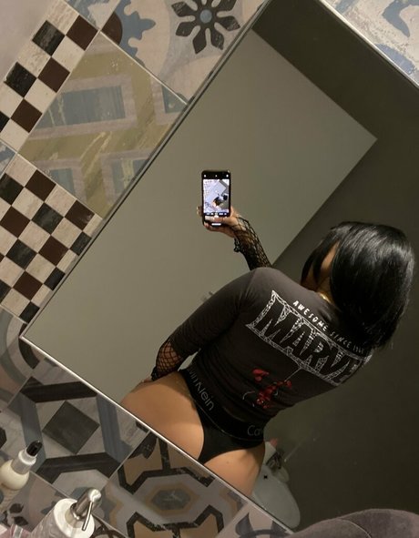 Morenamore model adult picture