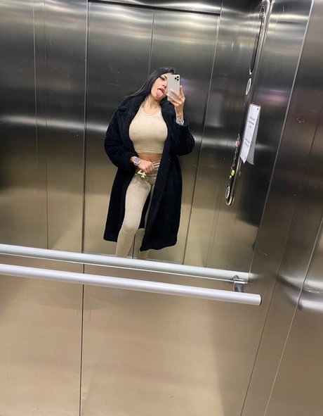 Morenamore model exclusive image