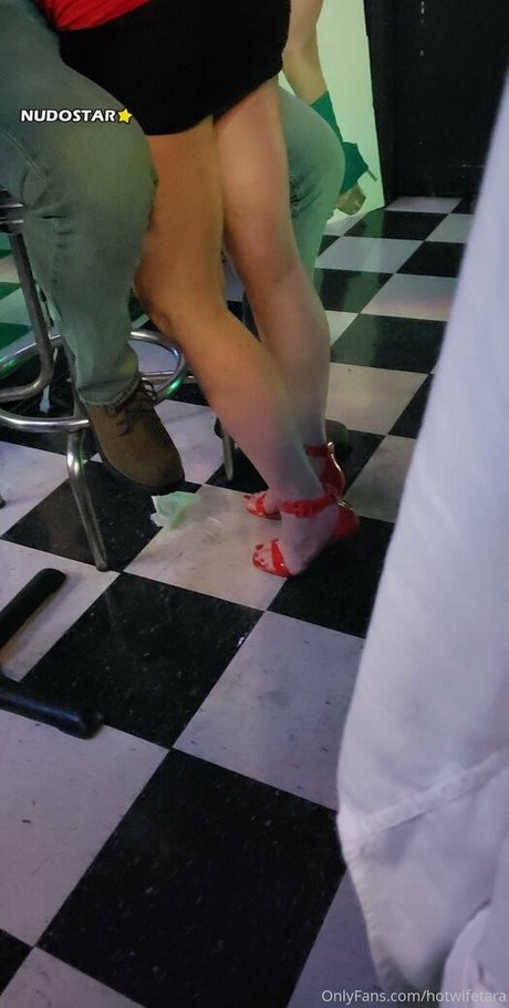 hotwifetara naked pornstar galleries