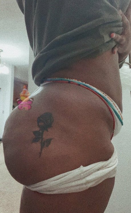 MoodyVirgo777 star sexy pics