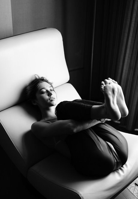 aemillin model top img