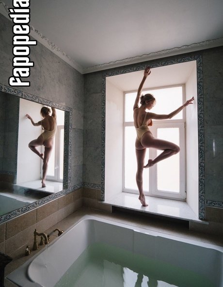 aemillin nude star image