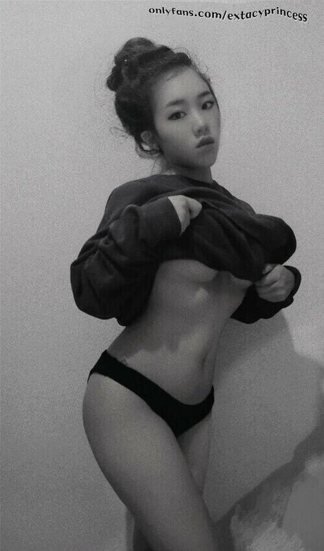 sxxxtacy adult model pictures