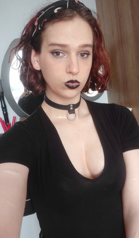 MelodyFluffing pornstar nude pic