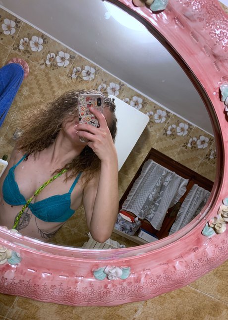 MidoriShake sexy model image