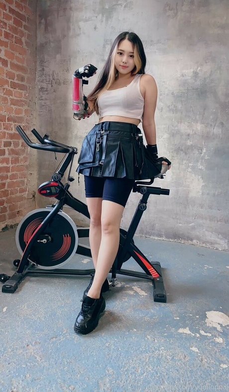 Yumi Waifu model naked picture