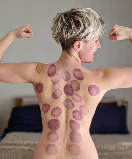 Hannah Hart sexy actress image