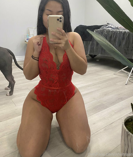 Nhi Tran naked model gallery