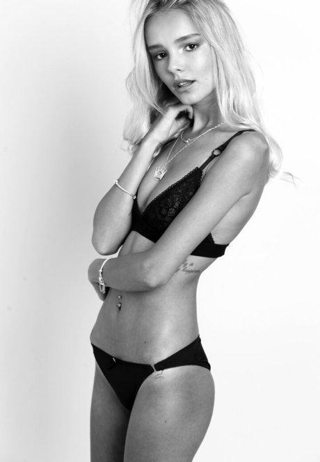 Mishel Zabelman hot model picture