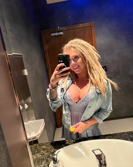 Mel With The Dreads naked pornstar images