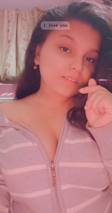 Yajnaseni nice actress img