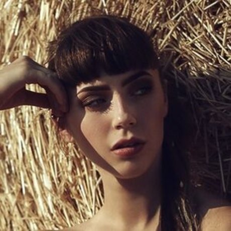 Michela Elley beautiful model image