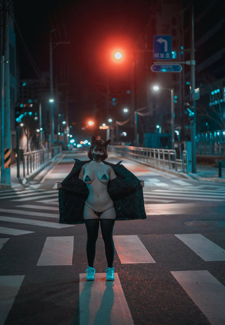 Djawa Jenny star naked photos